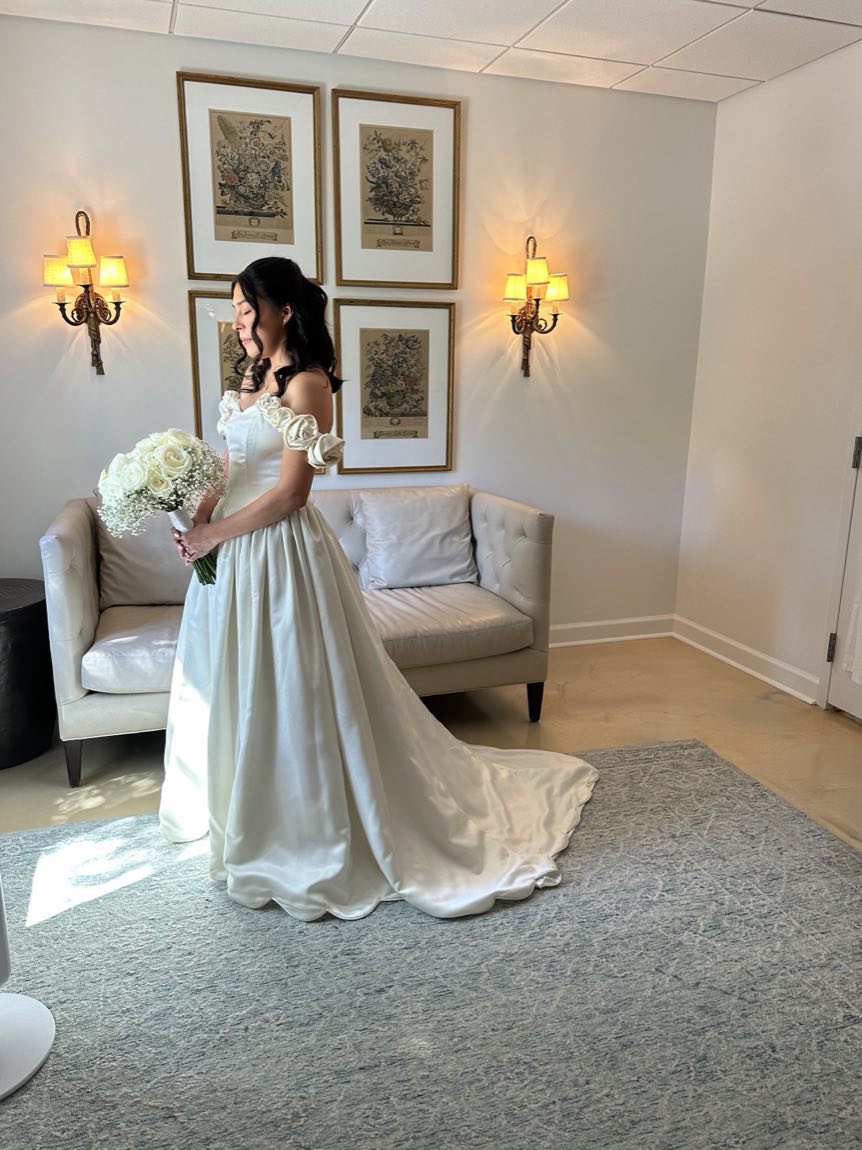 Bride in an ivory satin wedding gown altered at Hilos & Botones